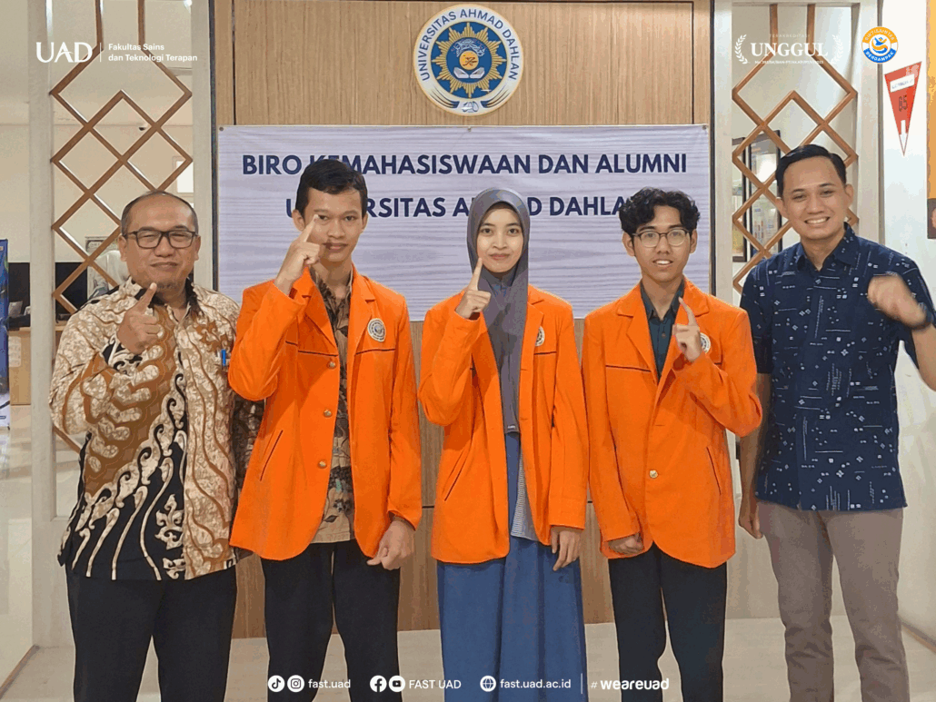 Muh Faiz Hasan bersama jajaran Biro Kemahasiswaan dan Alumni UAD
